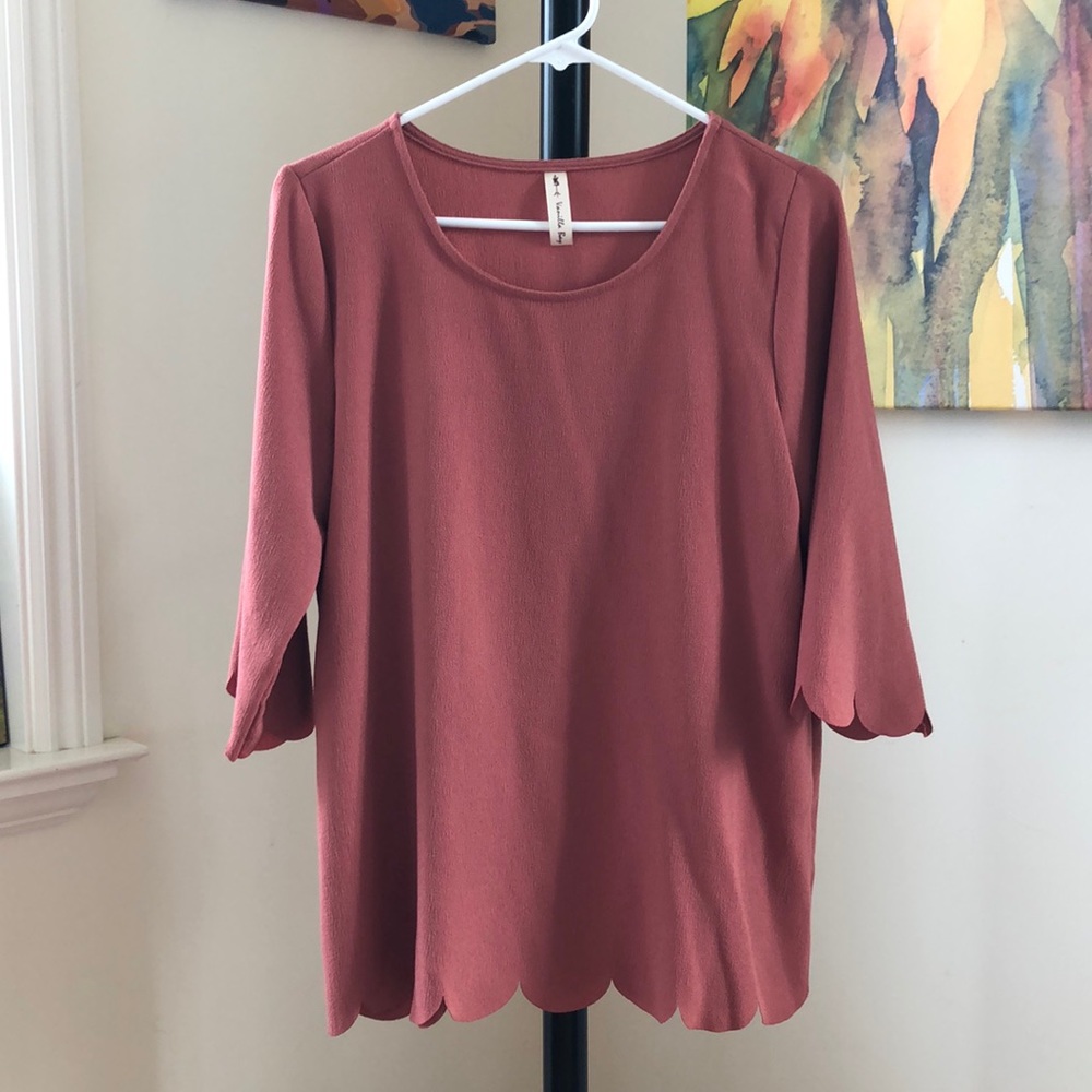Vanilla Bay Scallop-hemmed Blouse Size S/M; 3/4 sleeves